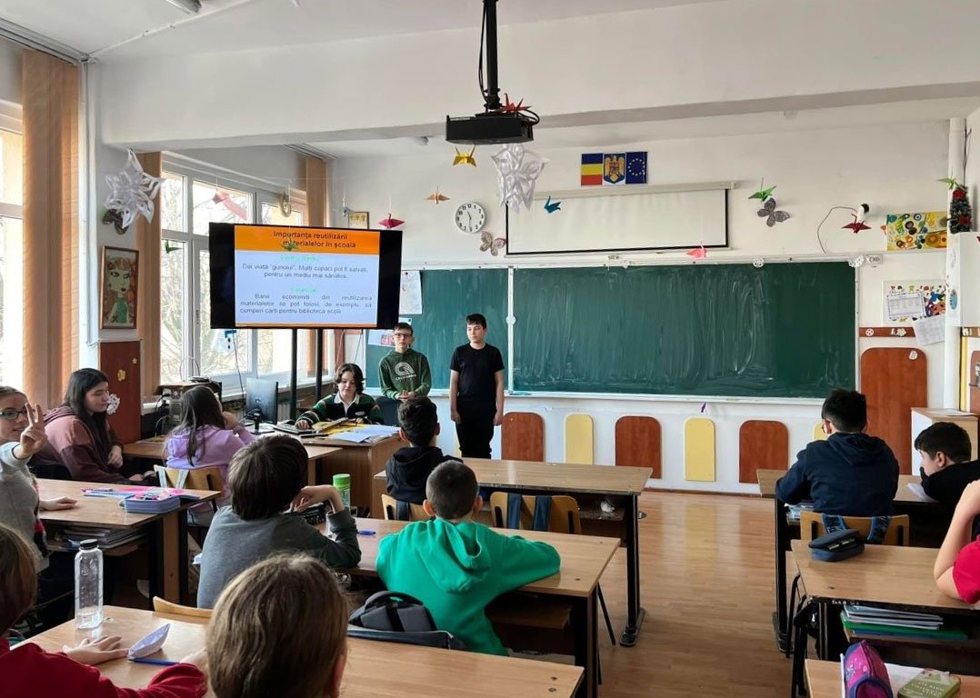 Școala viitorului: elevi autonomi și implicați, profesori „ghizi” 350211