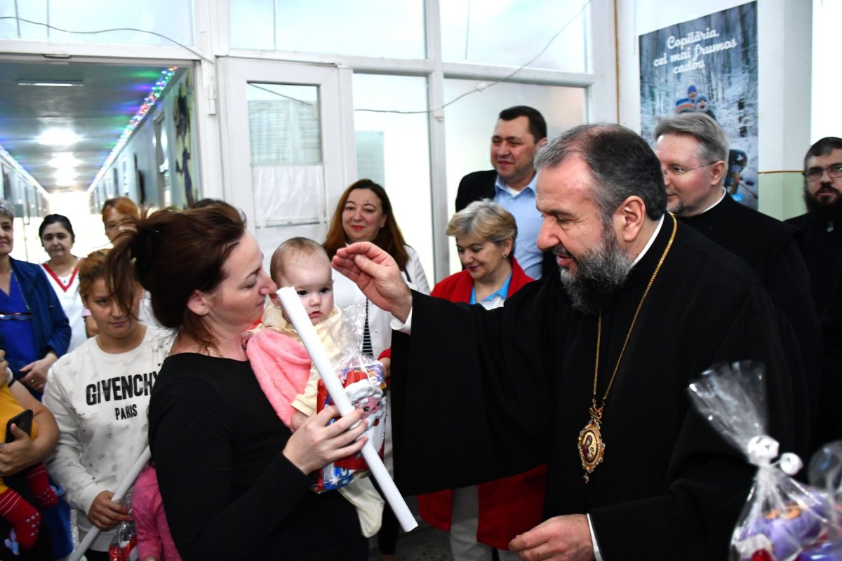 Colinde și daruri pentru beneficiarii mai multor instituții medicale și social‑filantropice 350391