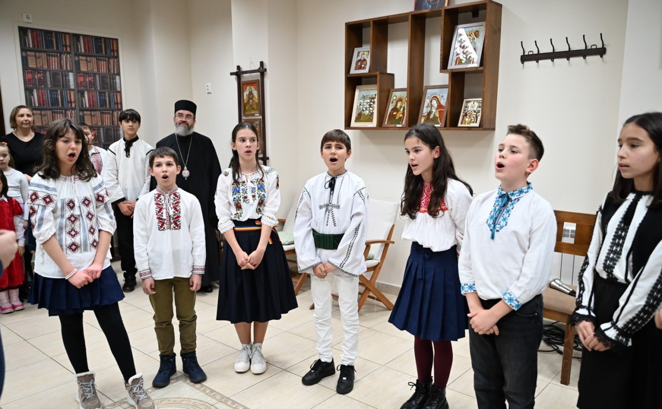 Expoziție de icoane pictate de elevii Școlii Gimnaziale „Sfântul Arsenie  de la Prislop” din Deva 350344