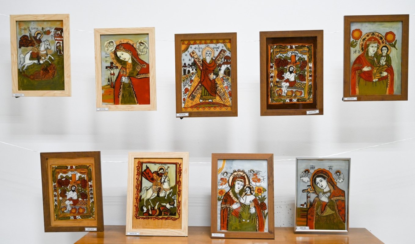 Expoziție de icoane pictate de elevii Școlii Gimnaziale „Sfântul Arsenie  de la Prislop” din Deva 350345