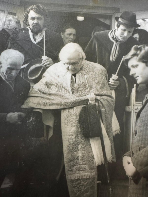 Suflet de poveste, duh de dascăl, ctitor de conștiințe - preotul Constantin Todicescu 350317