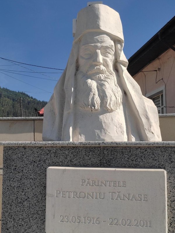 Farcașa nemțeană, loc al nativității binecuvântate și al sfințeniei 350446