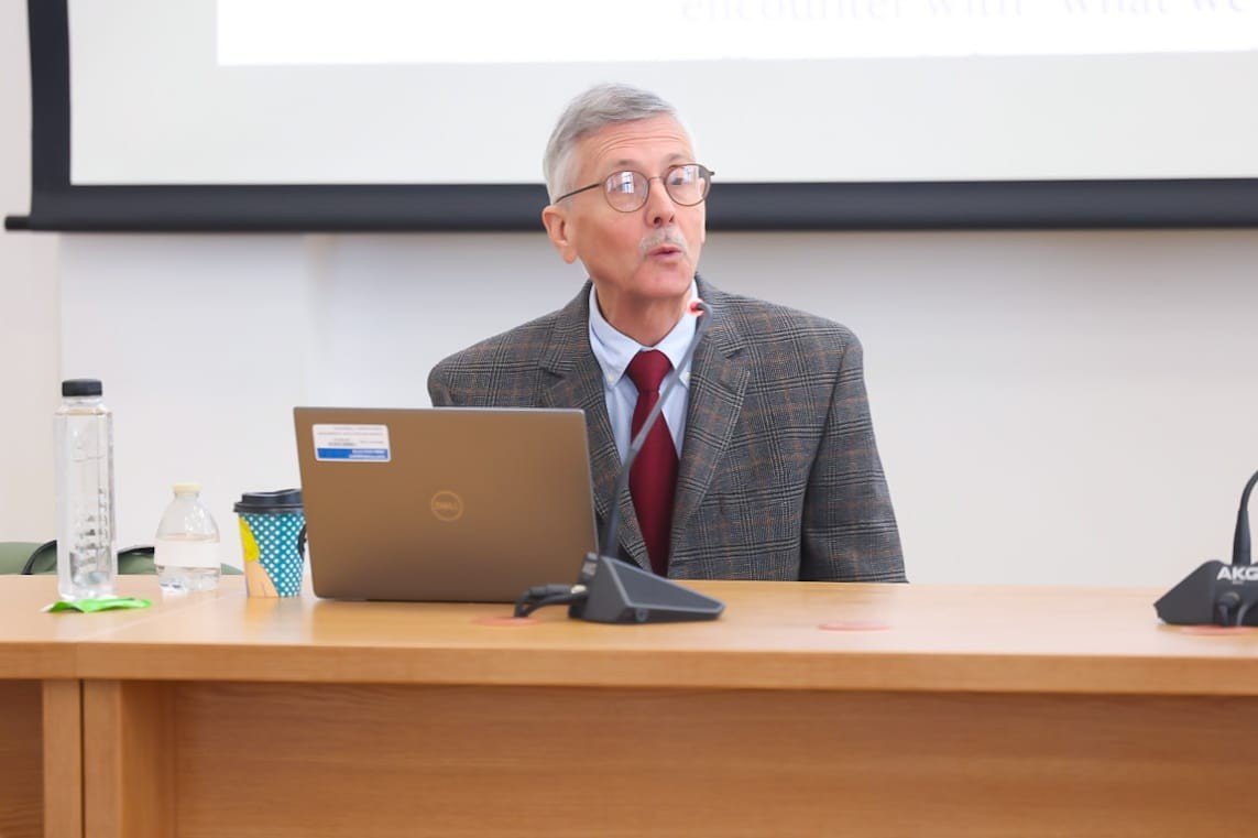 Profesorul John P. Burgess a conferențiat la București 350564