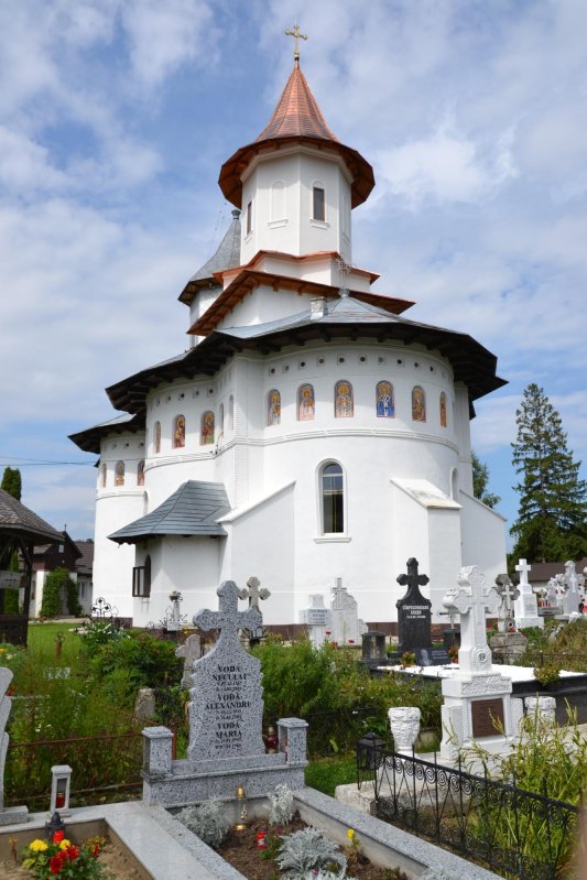 Biserica albă de pe Valea Suhăi 349718