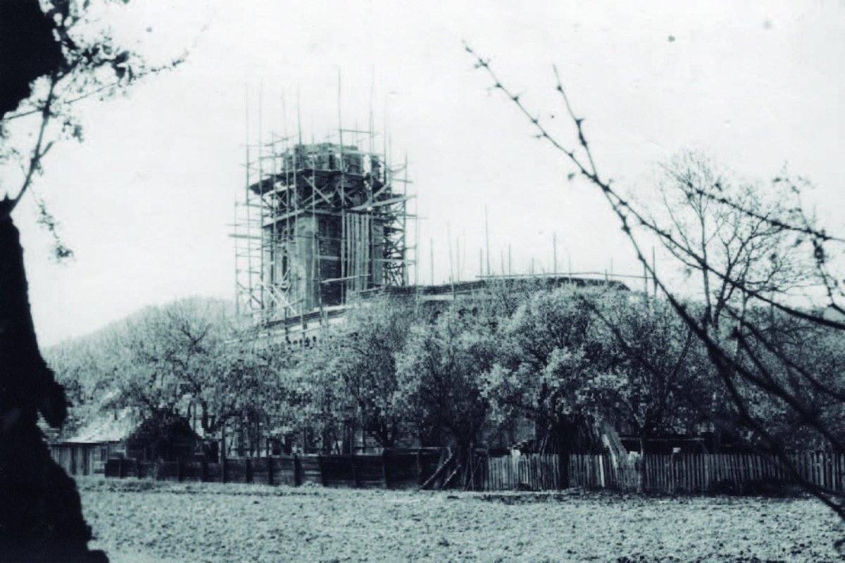 Biserica albă de pe Valea Suhăi 349737