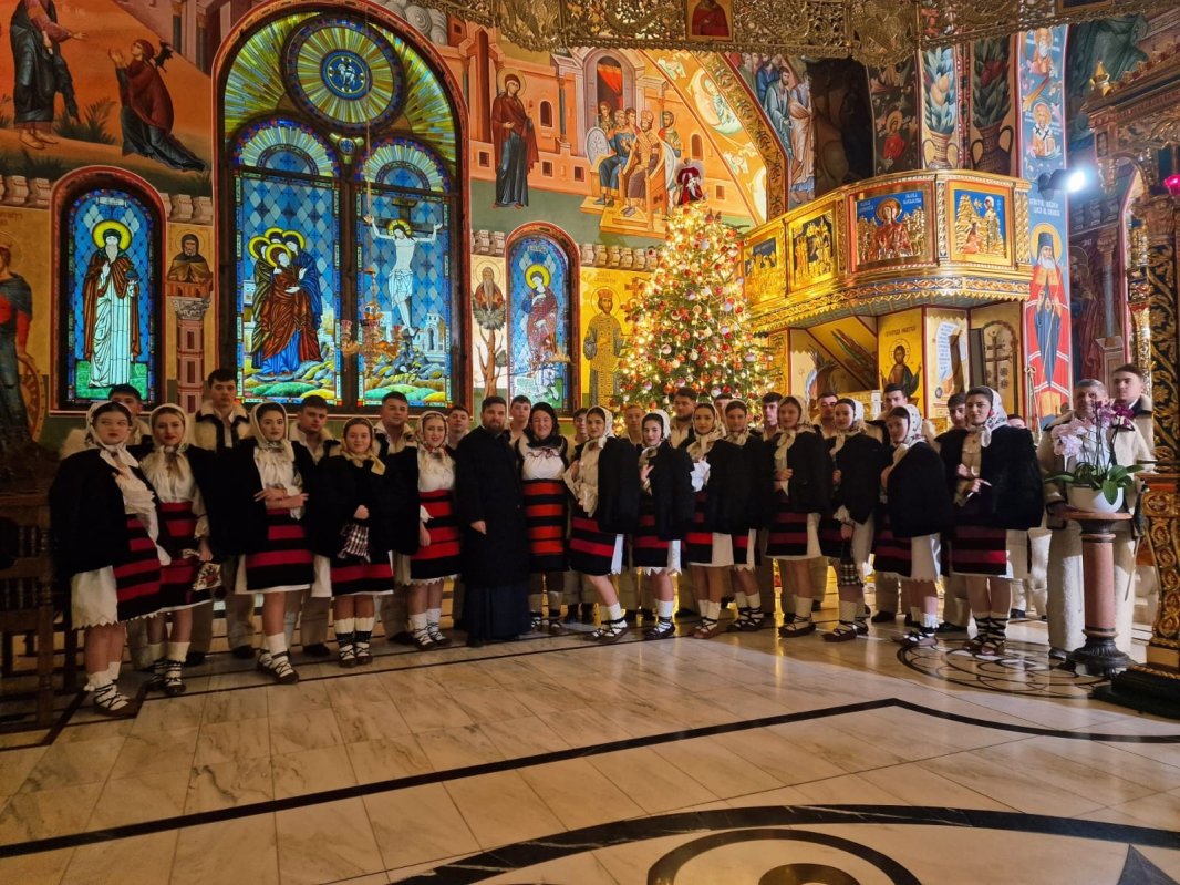 Bucuria colindelor la mănăstirea teleormăneană Pantocrator 350714