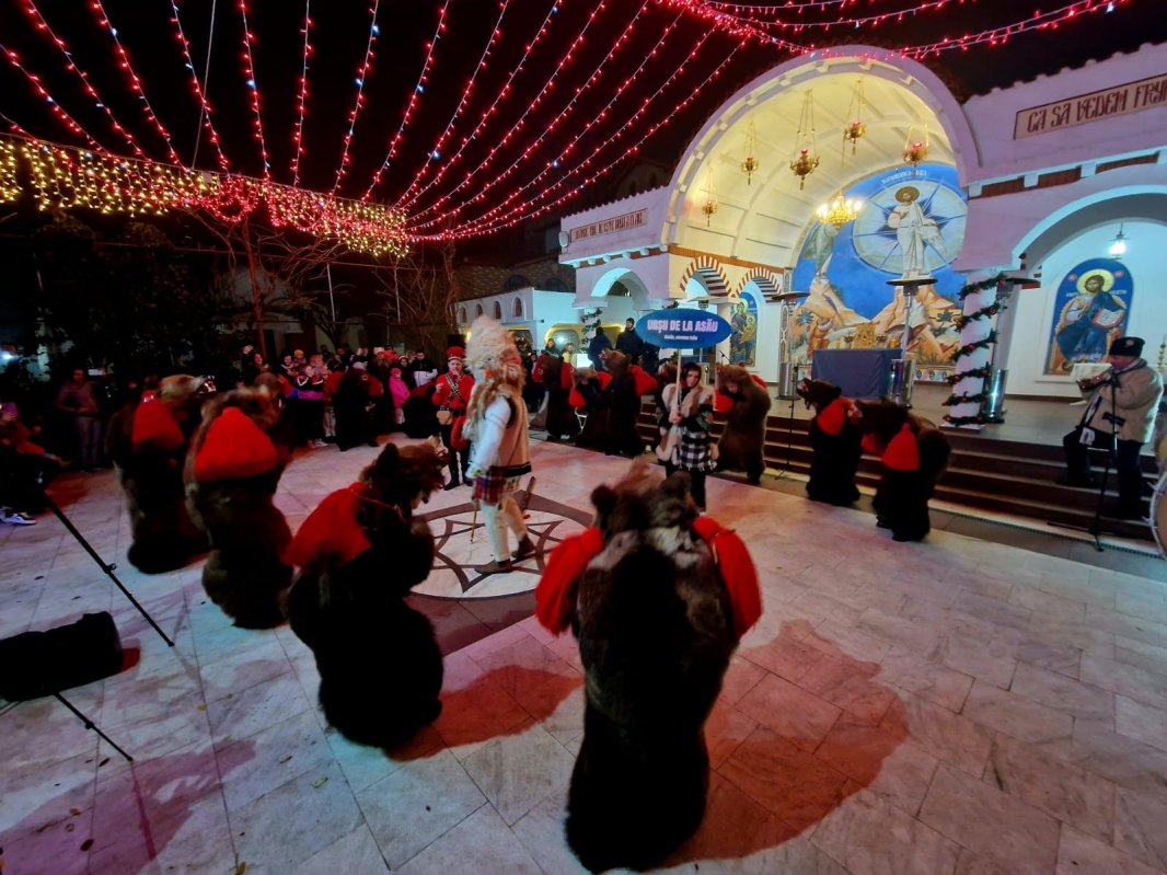 Bucuria colindelor la mănăstirea teleormăneană Pantocrator 350716