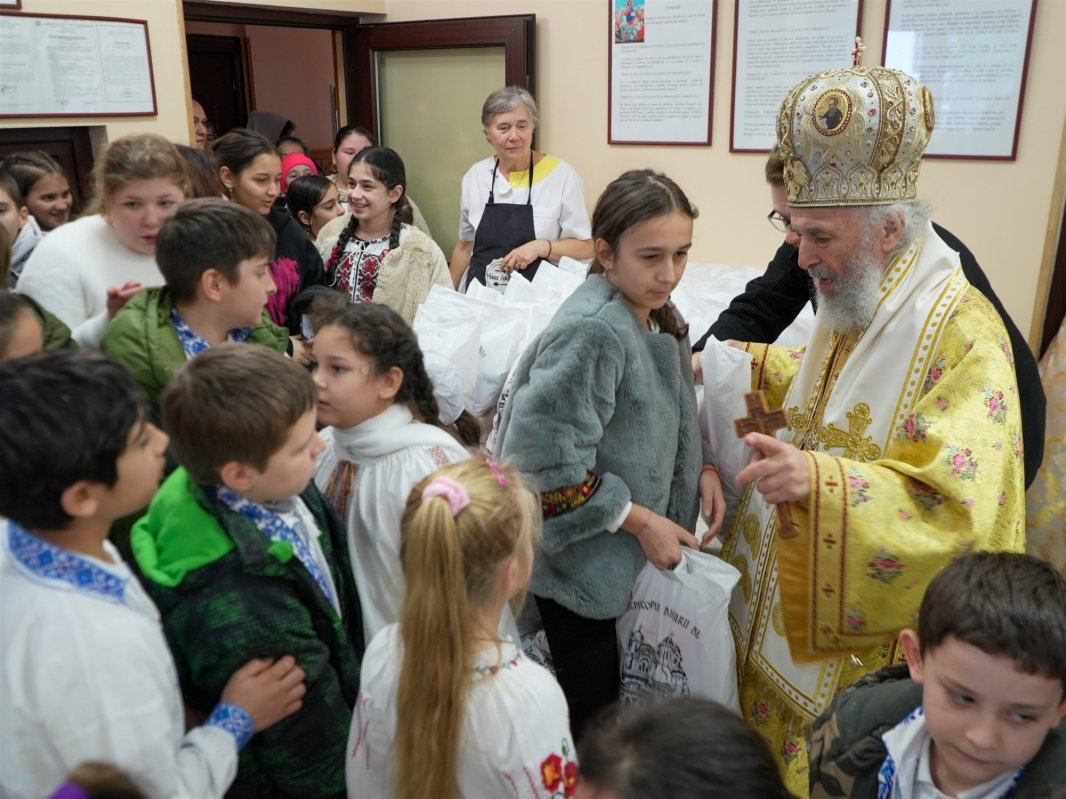 Colinde şi obiceiuri tradiţionale la Catedrala Arhiepiscopală din Galaţi 350674