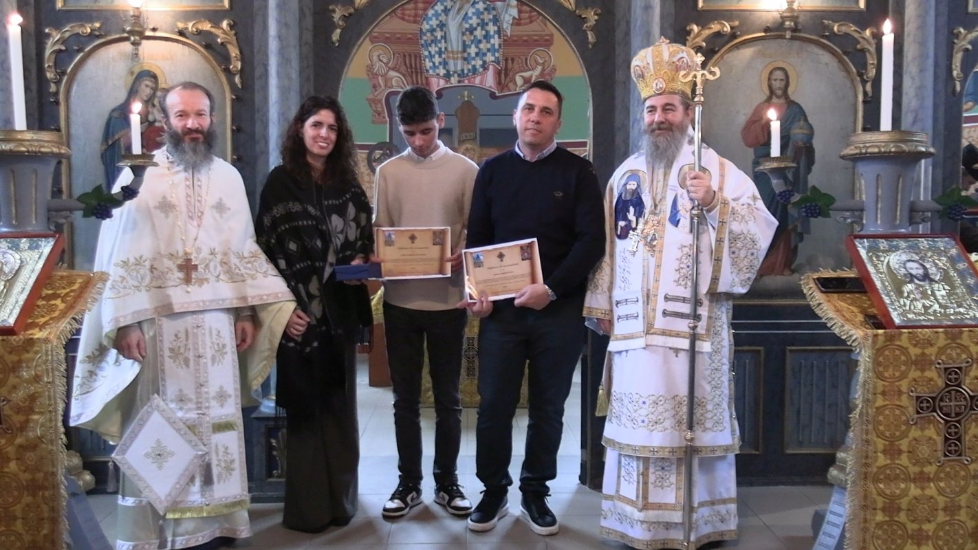 Sfințirea picturii bisericii românești din Otlaca Pustă 350680