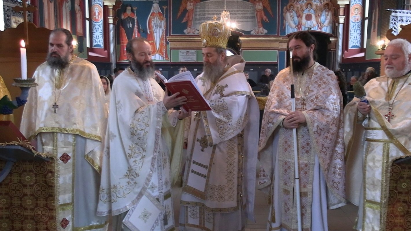 Sfințirea picturii bisericii românești din Otlaca Pustă 350681