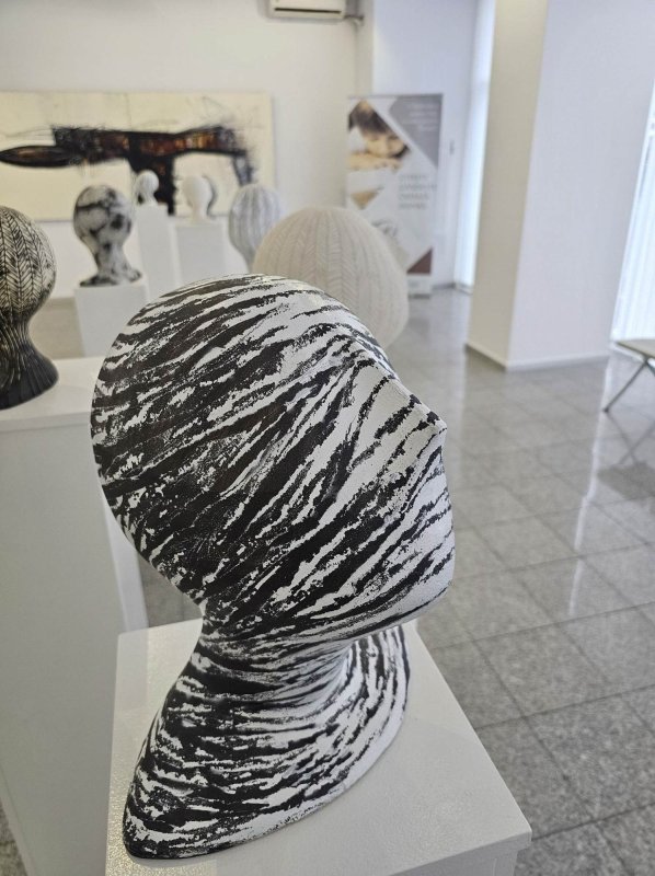 Artele se împletesc pe simeze 350723