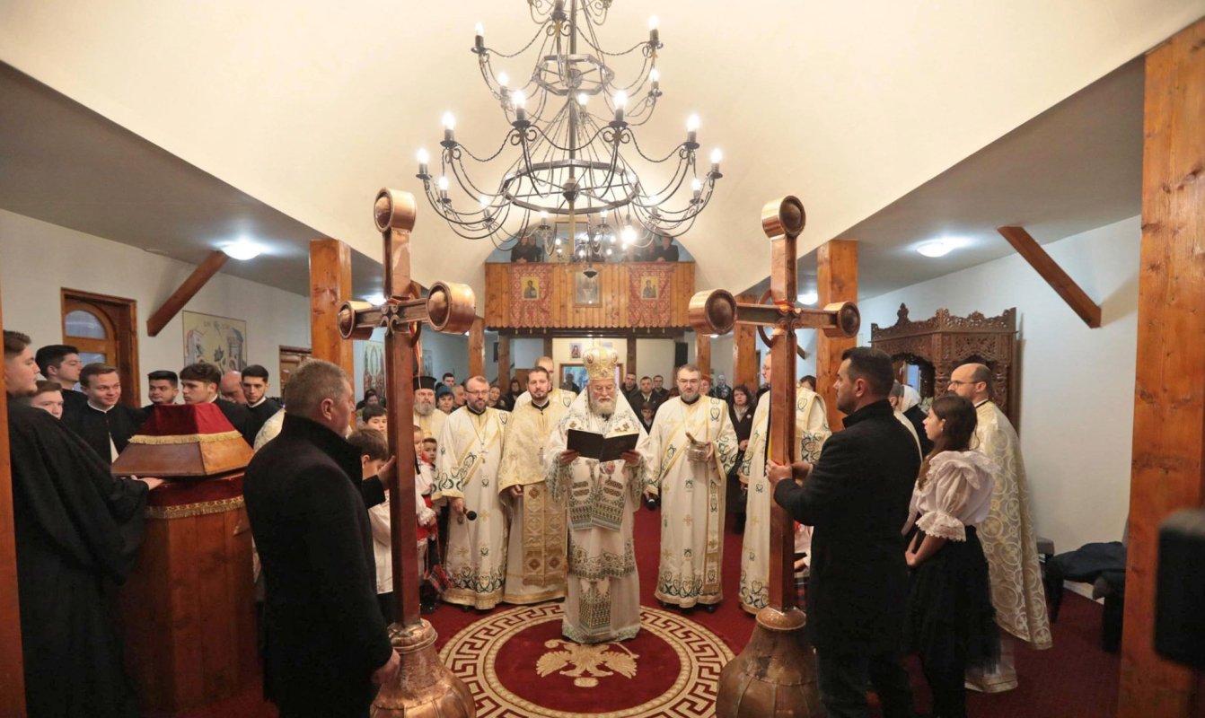 Binecuvântare arhierească la Biserica „Sfânta Cuvioasă Parascheva” din Baia Mare 350740