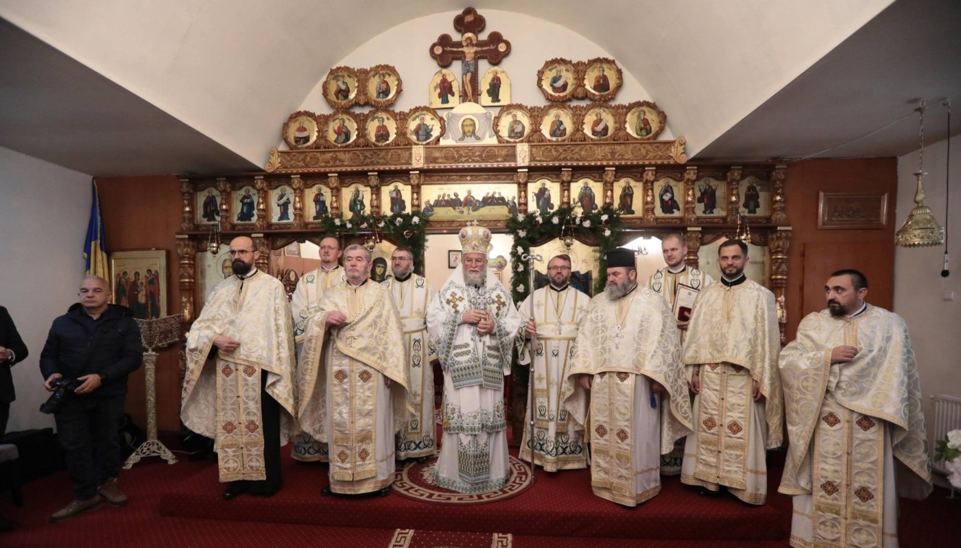 Binecuvântare arhierească la Biserica „Sfânta Cuvioasă Parascheva” din Baia Mare 350741