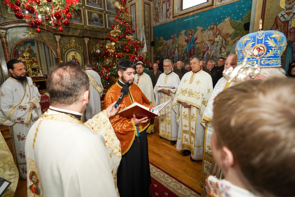 Sfințirea noilor cruci la Biserica „Sfântul Ierarh Nicolae” din Sângeorz-Băi 350749