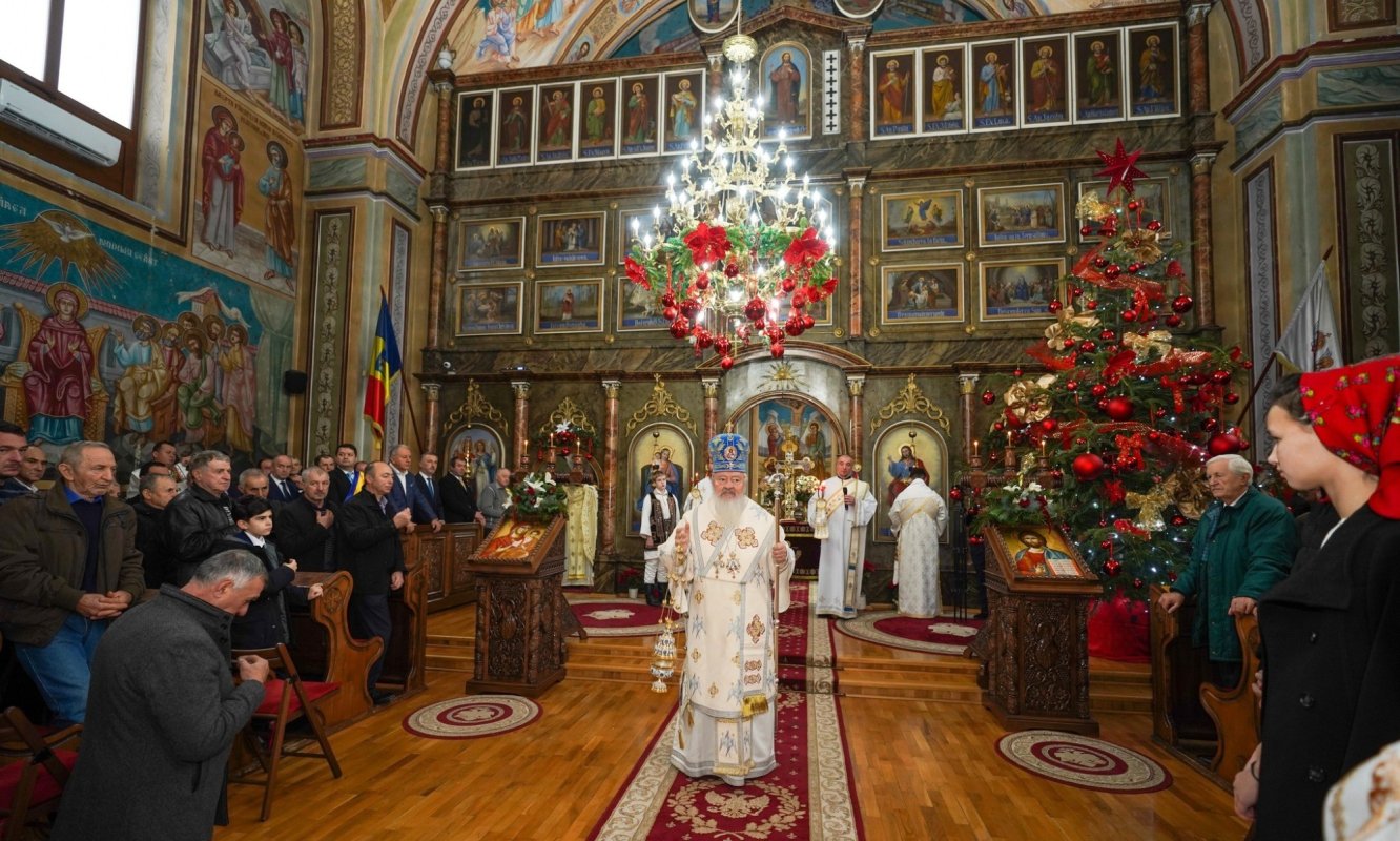 Sfințirea noilor cruci la Biserica „Sfântul Ierarh Nicolae” din Sângeorz-Băi 350750