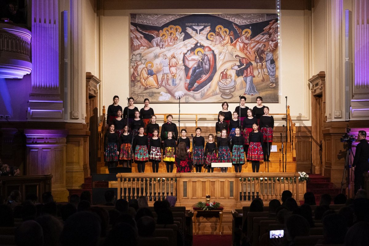„După datini colindăm!”, concert caritabil la Palatul Patriarhiei 350947