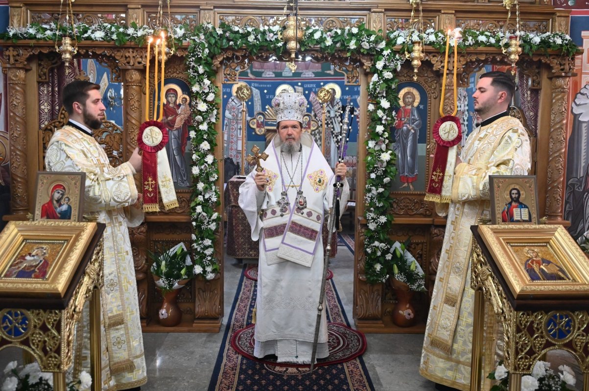 Liturghie arhierească în municipiul Beiuș 350944