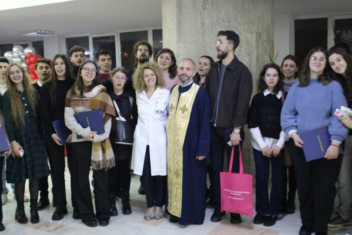 Nașterea Mântuitorului Hristos, vestită și la Institutul Clinic Fundeni din Capitală 350886