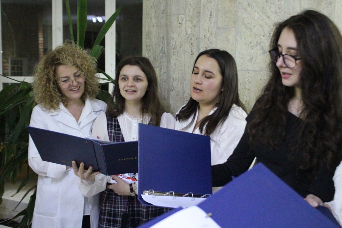 Nașterea Mântuitorului Hristos, vestită și la Institutul Clinic Fundeni din Capitală 350889