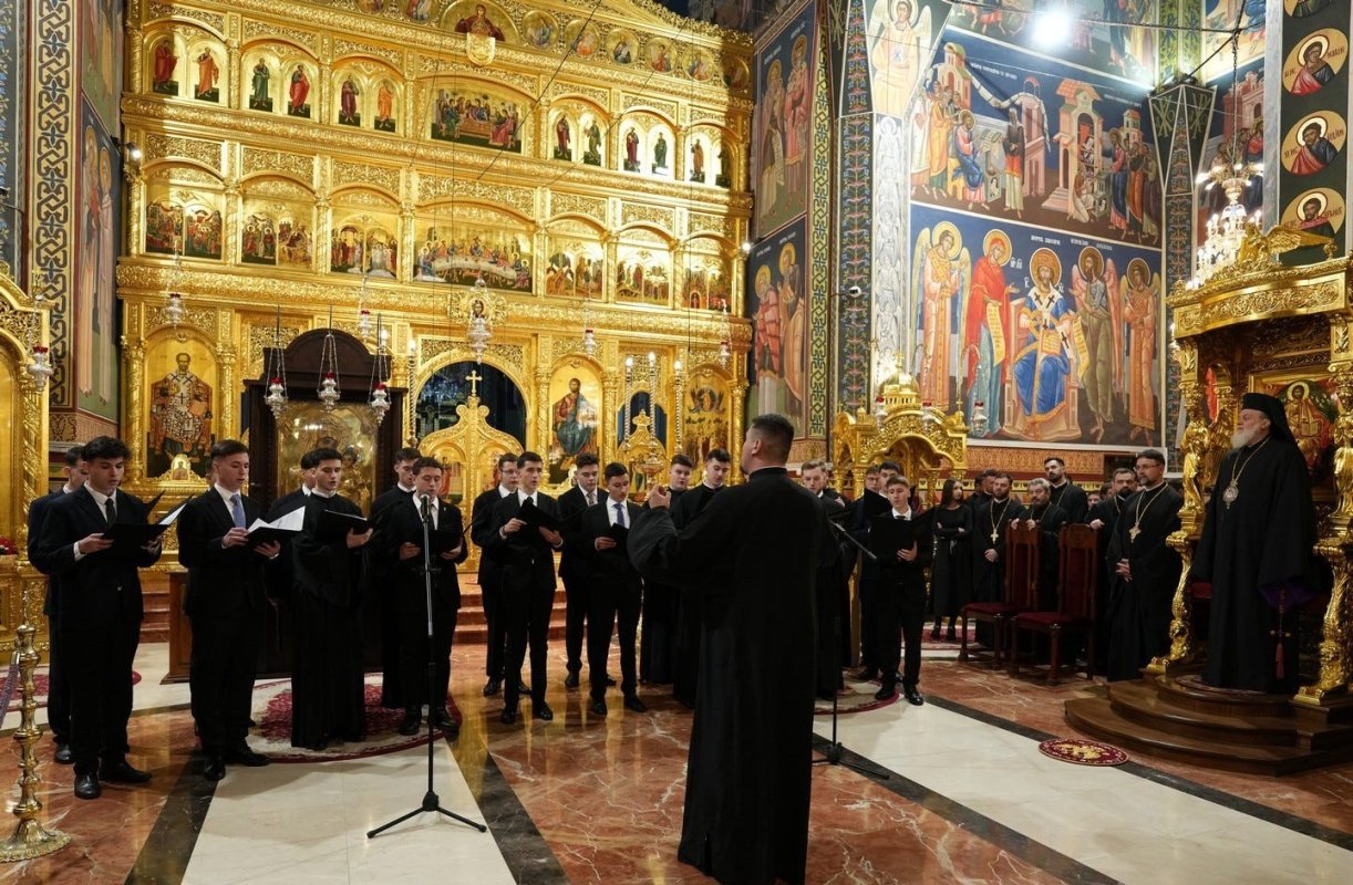 Bucuria colindatului la Catedrala Episcopală din Slobozia 351044