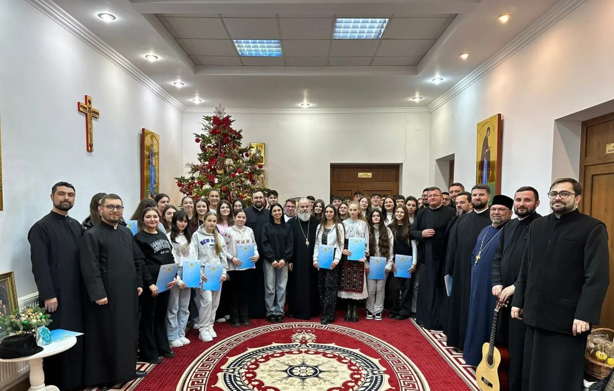 Colindători la Episcopia Hușilor 350964
