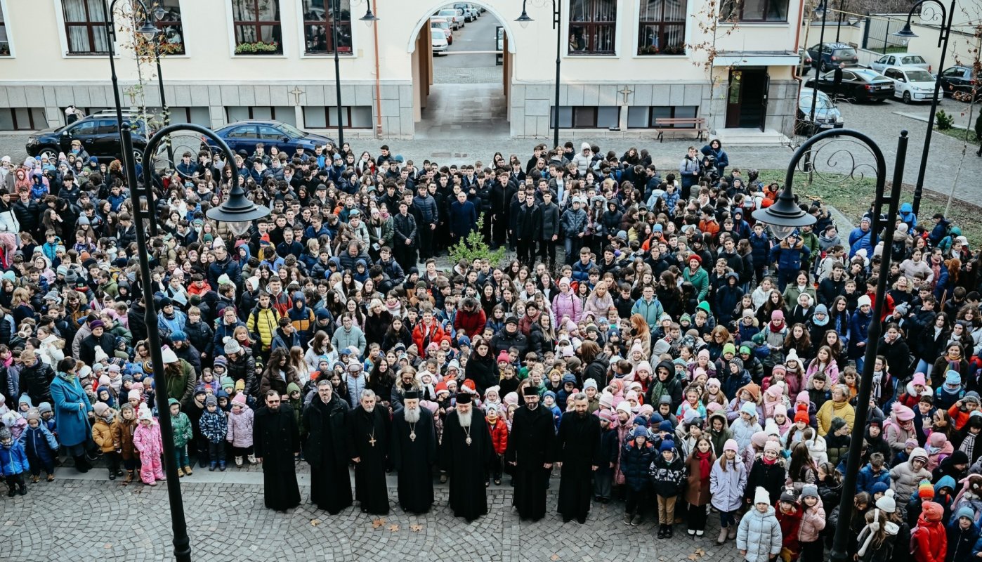 Daruri de Crăciun pentru copii şi tineri colindători 350968