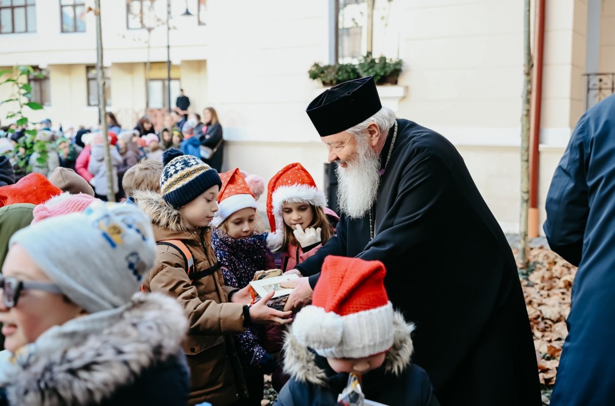 Daruri de Crăciun pentru copii şi tineri colindători 350970