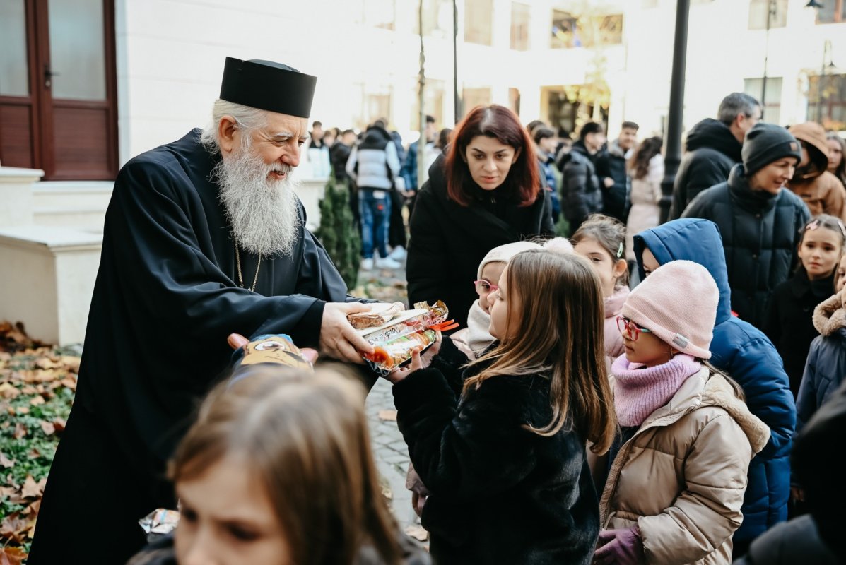 Daruri de Crăciun pentru copii şi tineri colindători 350971