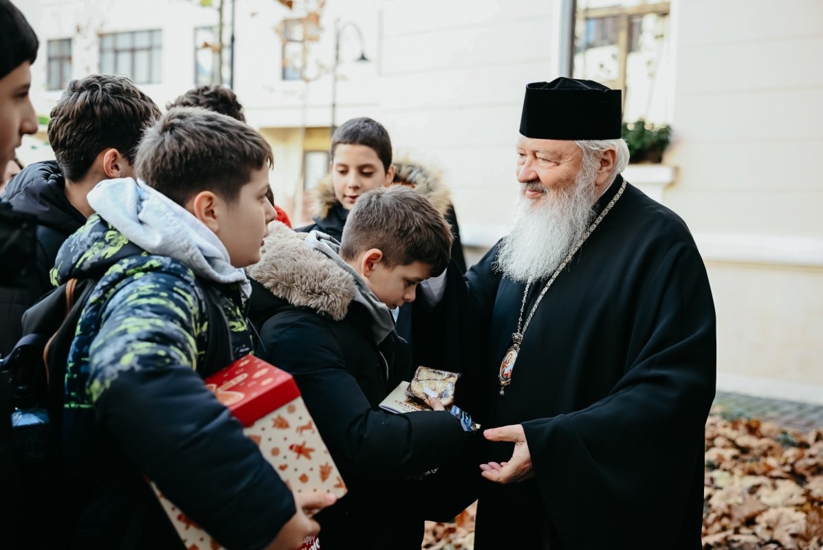 Daruri de Crăciun pentru copii şi tineri colindători 350972