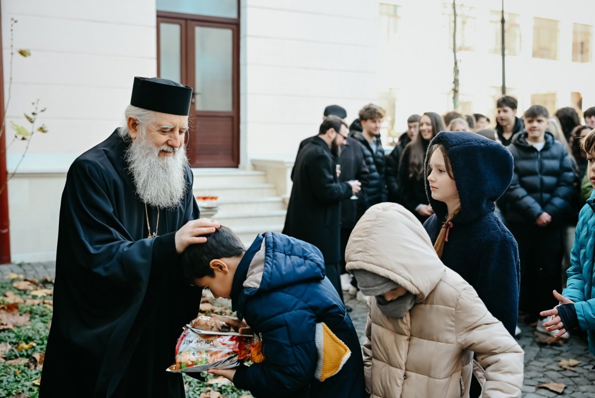 Daruri de Crăciun pentru copii şi tineri colindători 350973