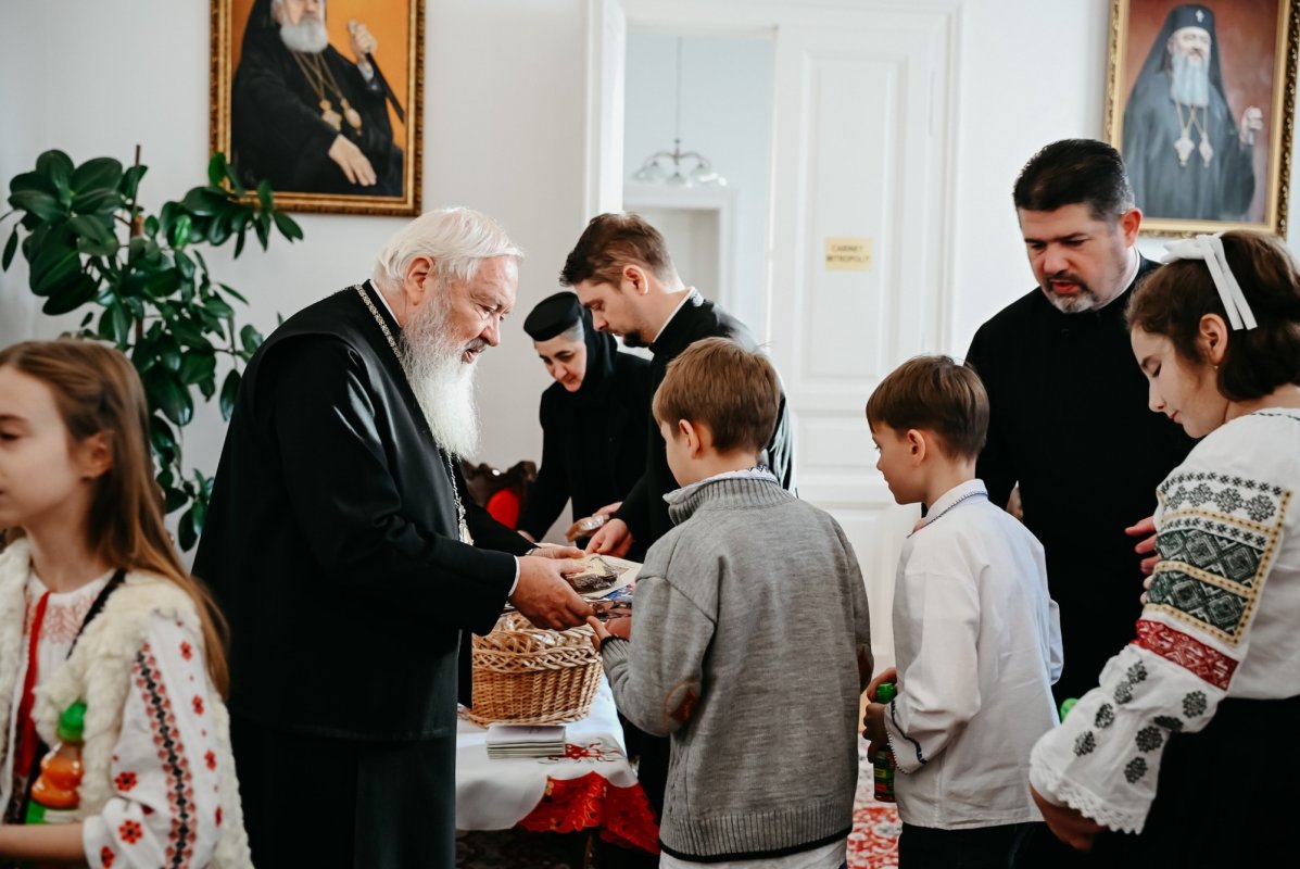 Daruri de Crăciun pentru copii şi tineri colindători 350974