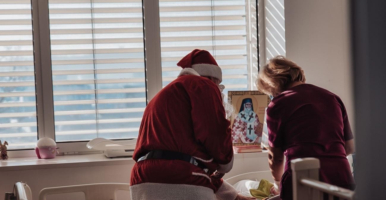 Moș Crăciun la copiii din spitale 350965