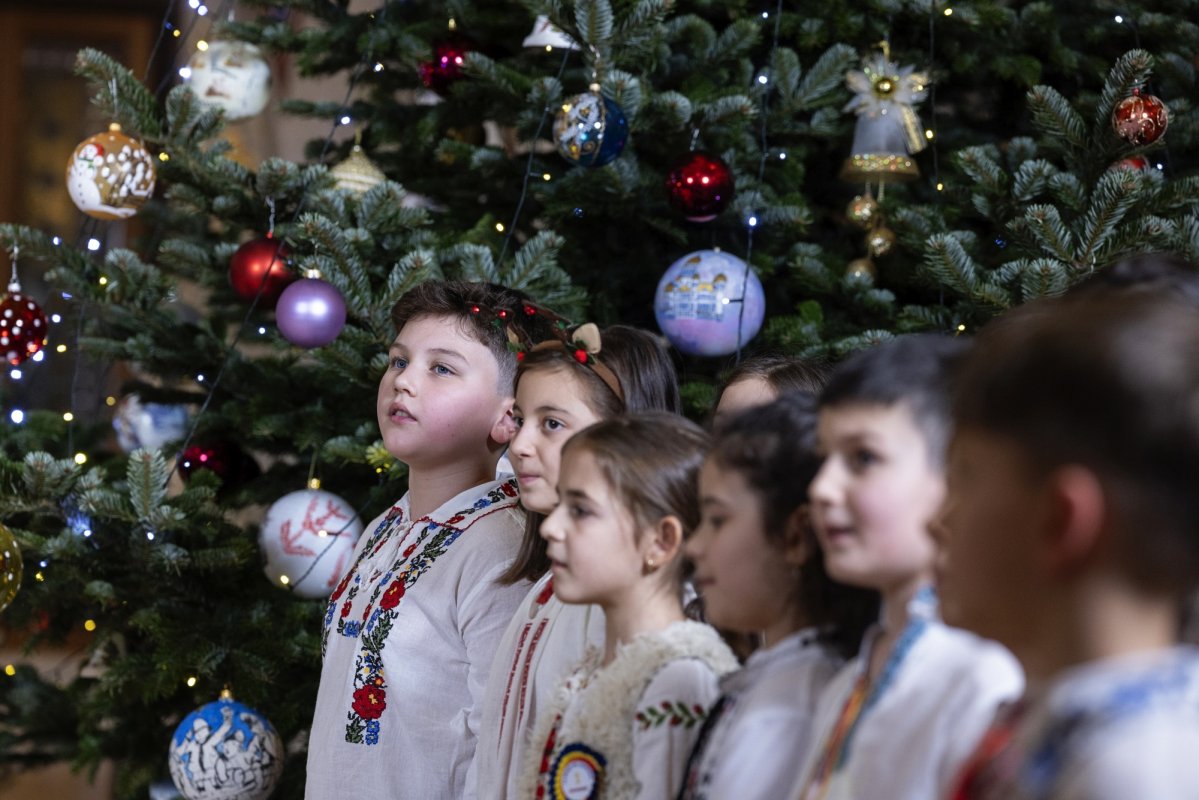 Primii colindători la Reședința Patriarhală din București 351087
