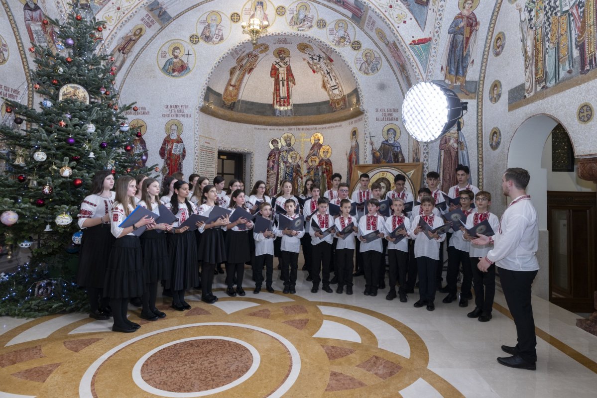 Primii colindători la Reședința Patriarhală din București 351091