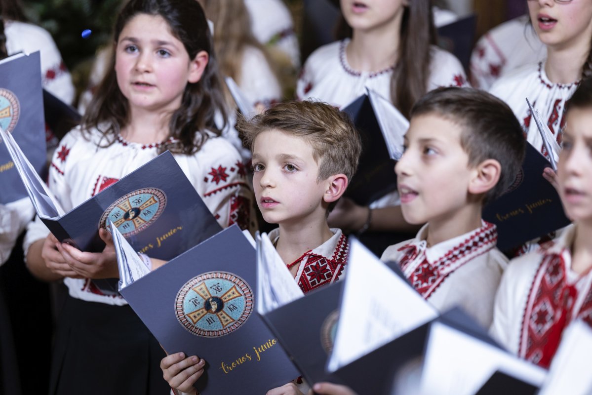 Primii colindători la Reședința Patriarhală din București 351092