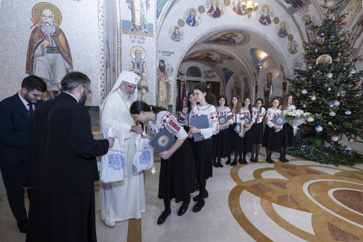 Primii colindători la Reședința Patriarhală din București 351095