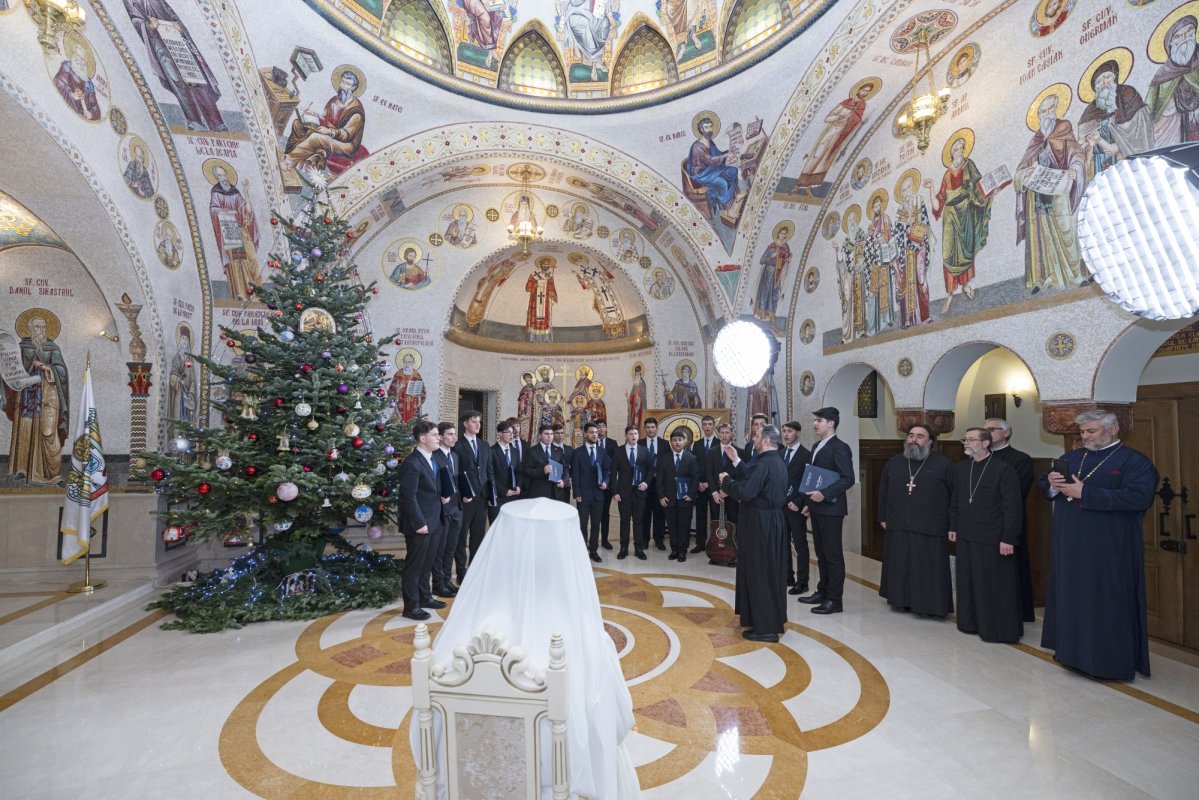 Primii colindători la Reședința Patriarhală din București 351099