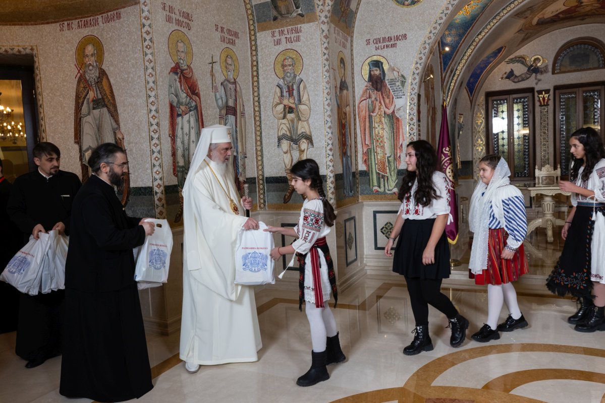 A doua seară a cetelor de colindători pe Colina Patriarhiei  351230