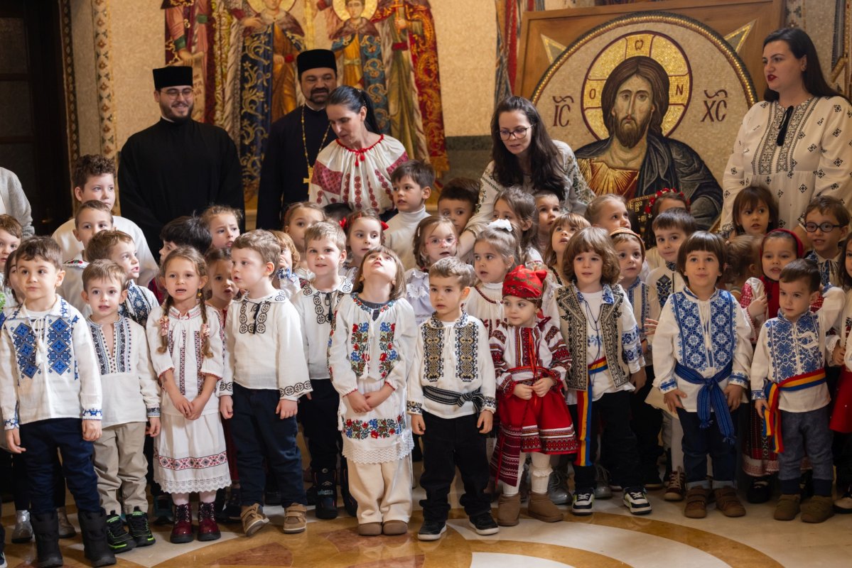 A doua seară a cetelor de colindători pe Colina Patriarhiei  351241