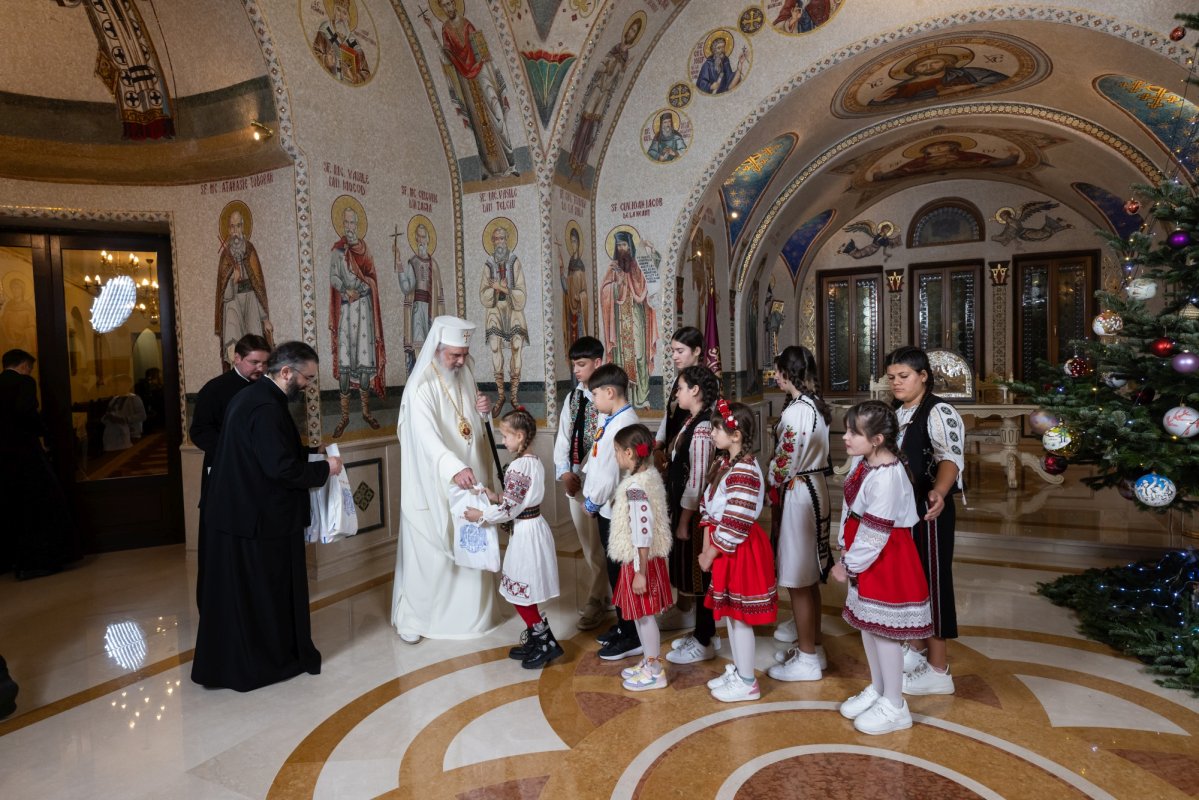 A doua seară a cetelor de colindători pe Colina Patriarhiei  351248