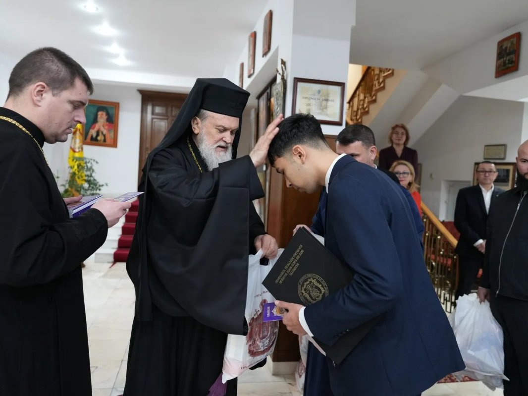 Burse pentru elevii Seminarului Teologic „Sfântul Ioan Gură de Aur” din Slobozia 351152