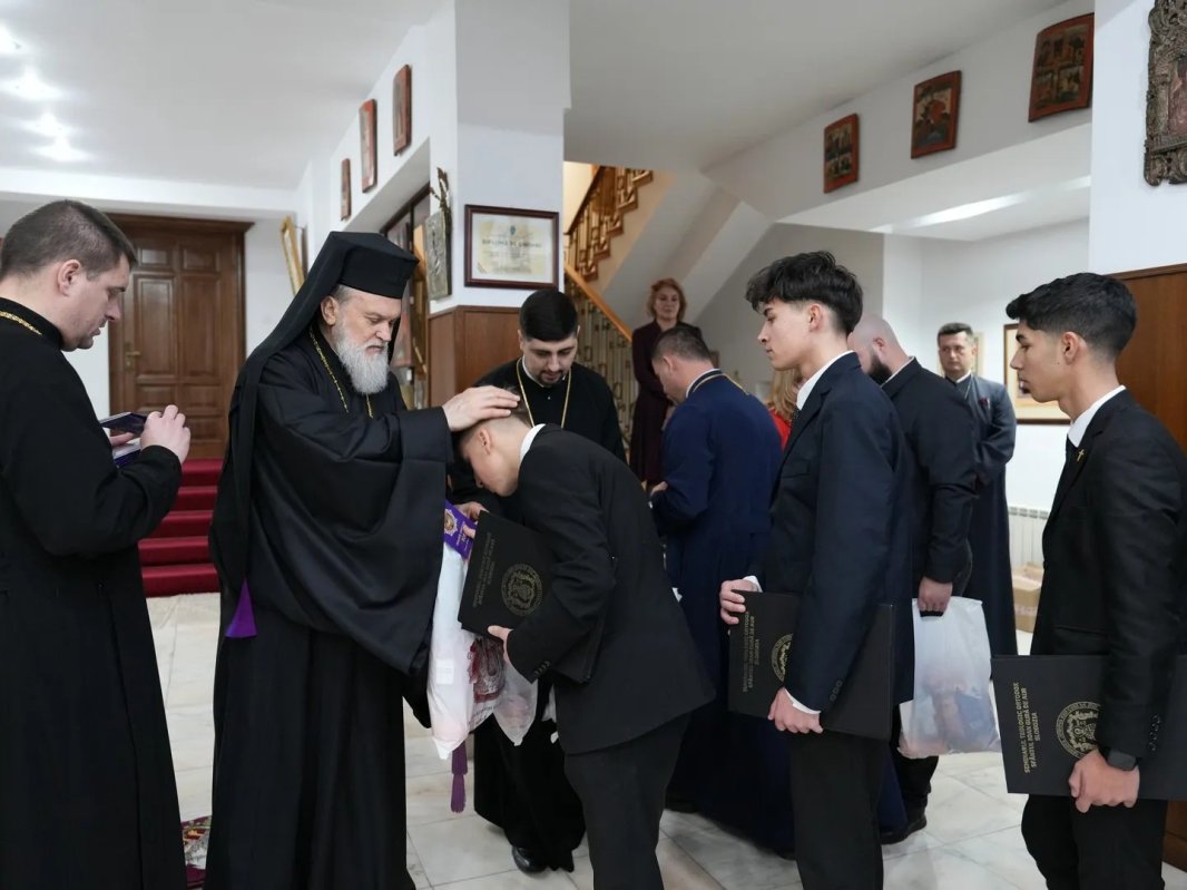 Burse pentru elevii Seminarului Teologic „Sfântul Ioan Gură de Aur” din Slobozia 351153