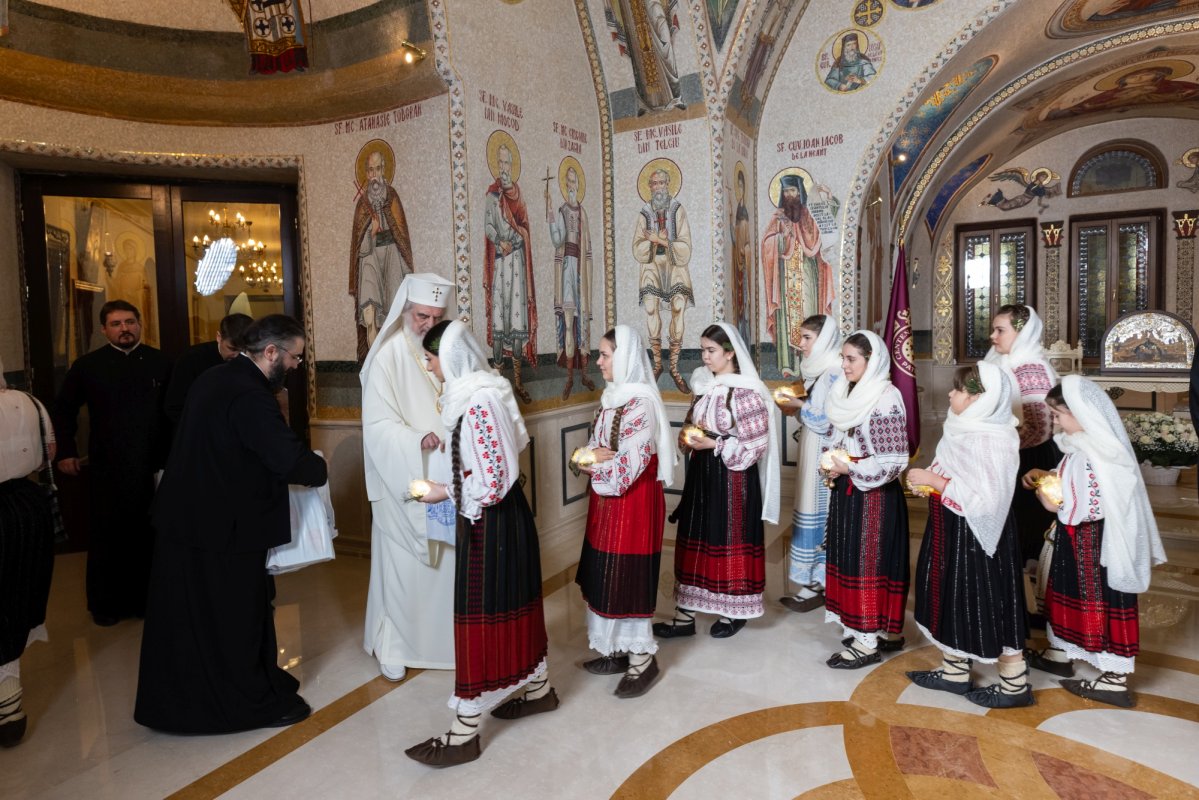 Cete de colindători la Reședința Patriarhală 351237