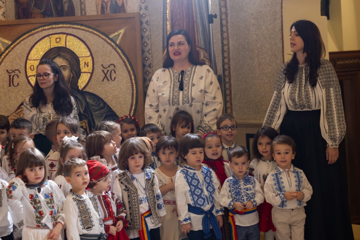 Cete de colindători la Reședința Patriarhală 351240