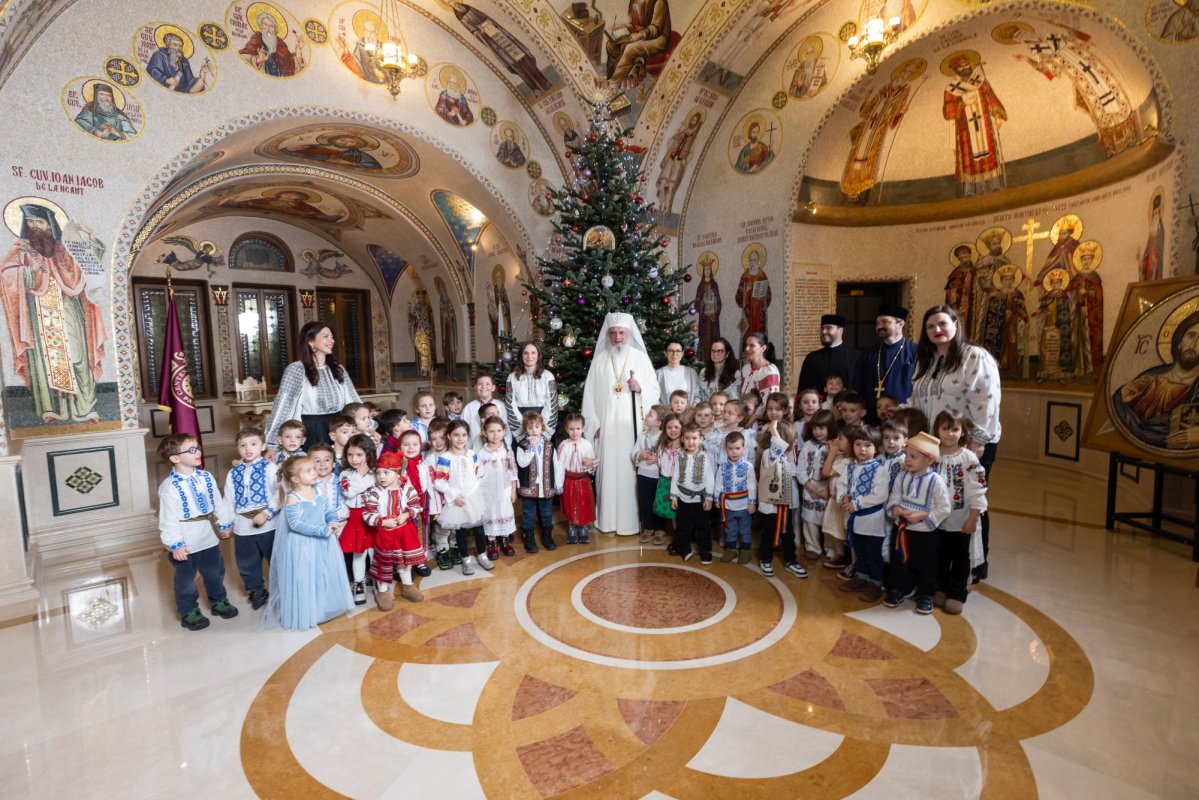 Cete de colindători la Reședința Patriarhală 351243