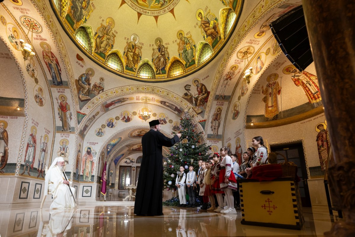 Cete de colindători la Reședința Patriarhală 351246