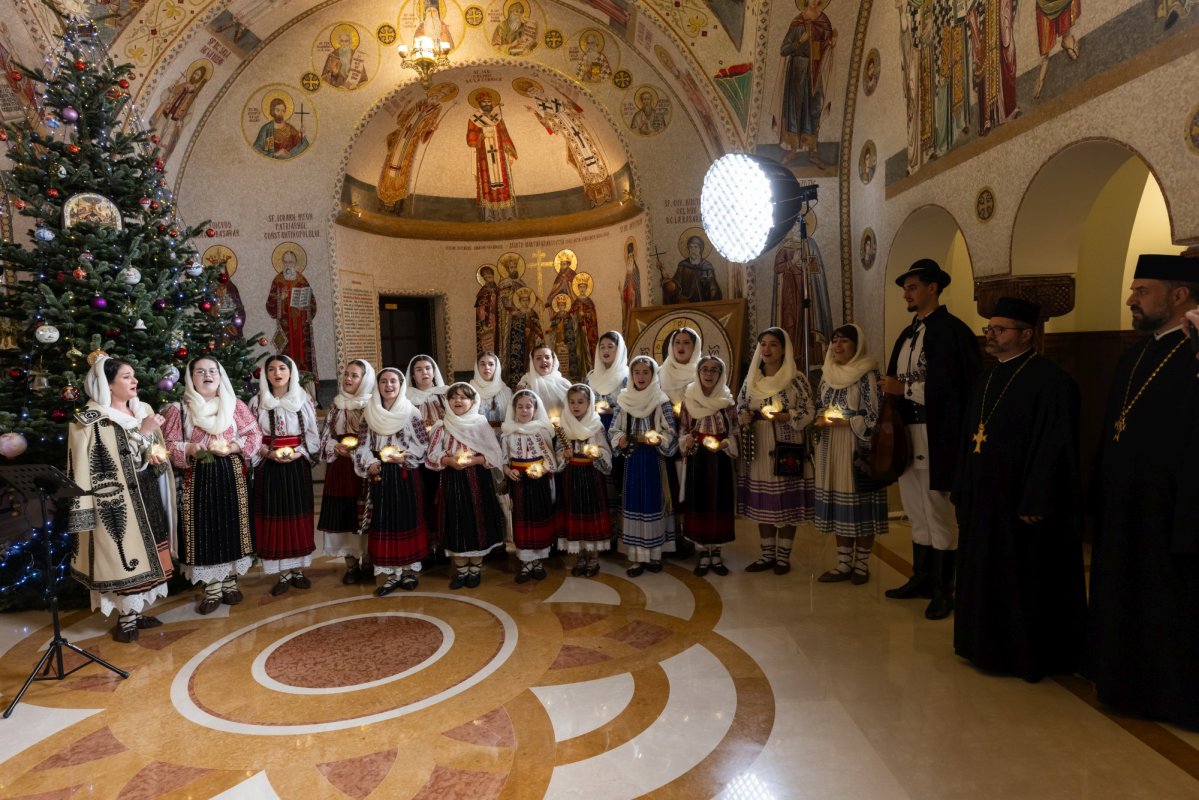 Cete de colindători primite la Reședința Patriarhală 351232