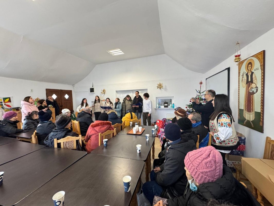 Colinde și daruri pentru vârstnici la Cantina „Sfânta Filofteia” 351254