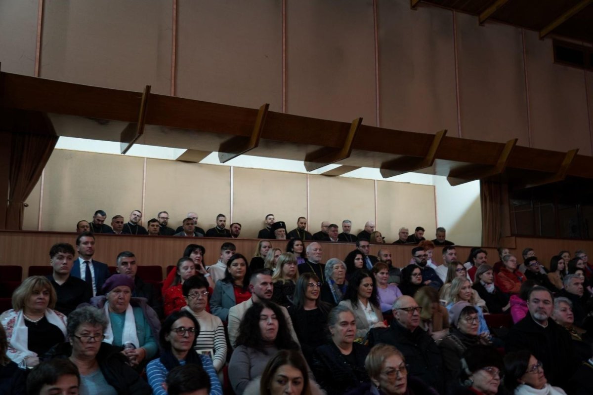 Concertul de colinde al școlilor de teologie din Târgoviște 351155