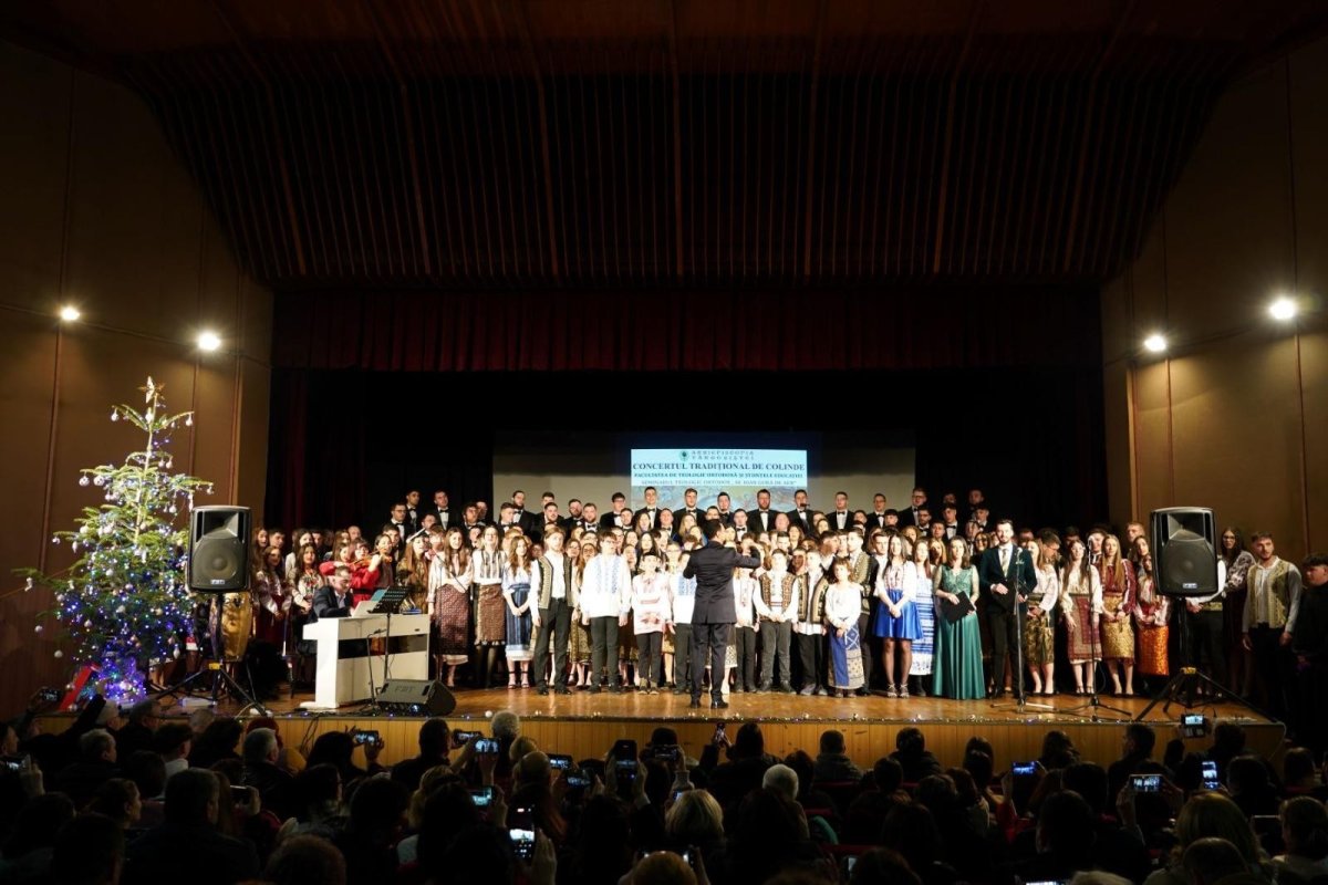 Concertul de colinde al școlilor de teologie din Târgoviște 351157